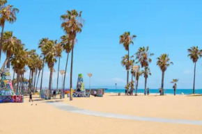 Studio, 5 minutes to Venice Beach Free Parking!